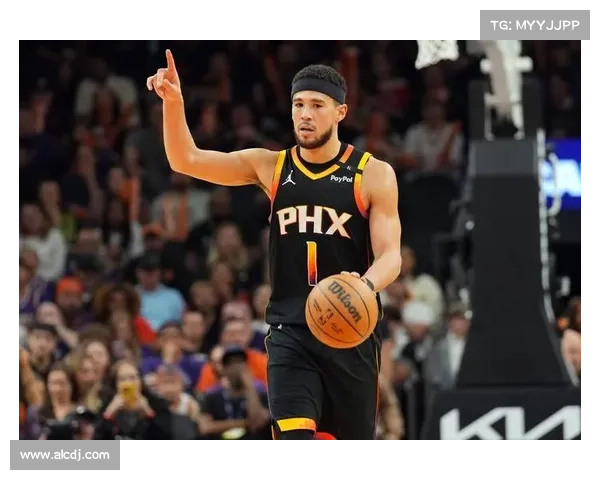 布克通过社交媒体与球迷互动打造个人品牌提升粉丝忠诚度