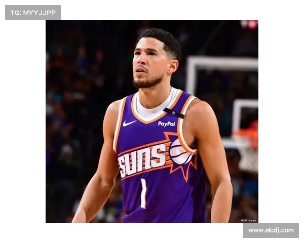 德文·布克父亲曾是NBA球员对其篮球生涯的深远影响 德文·布克父亲曾是NBA球员对其篮球生涯的深远影响